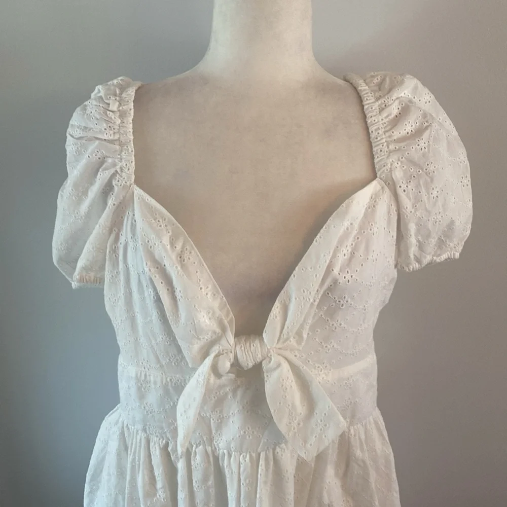 Barr lll NWT bright white eyelet dress - Picture 2 of 12